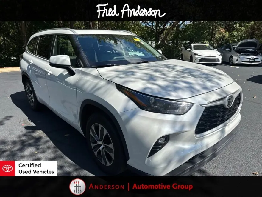 2023 Toyota Highlander XLE photo 1