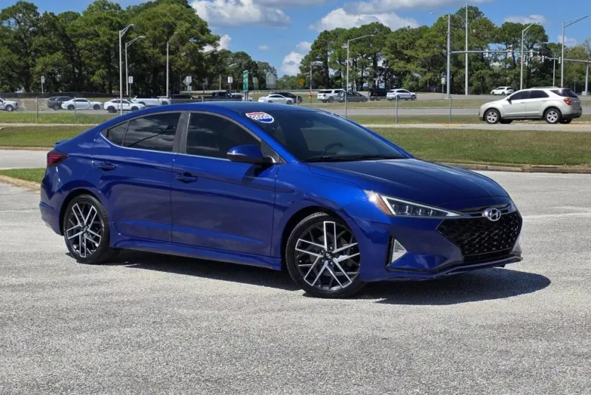 2020 Hyundai Elantra Sport photo 1