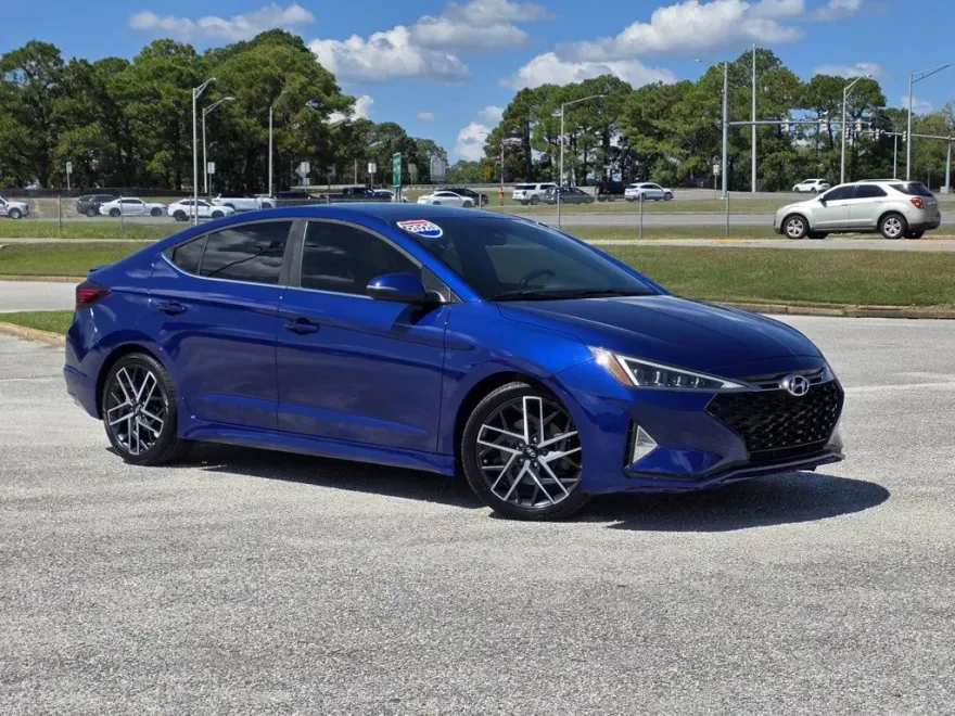 2020 Hyundai Elantra Sport photo 1
