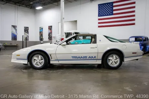 1984 Pontiac Firebird TRANS AM photo 2