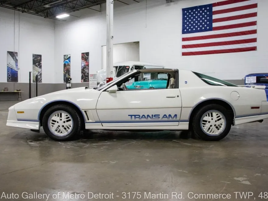 1984 Pontiac Firebird TRANS AM photo 2