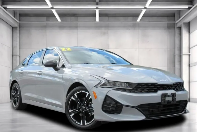 2022 Kia K5 GT-Line photo 1