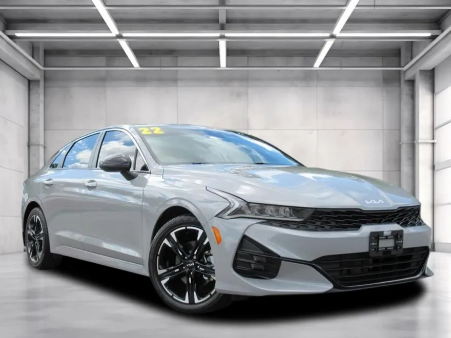 2022 Kia K5 GT-Line photo 1