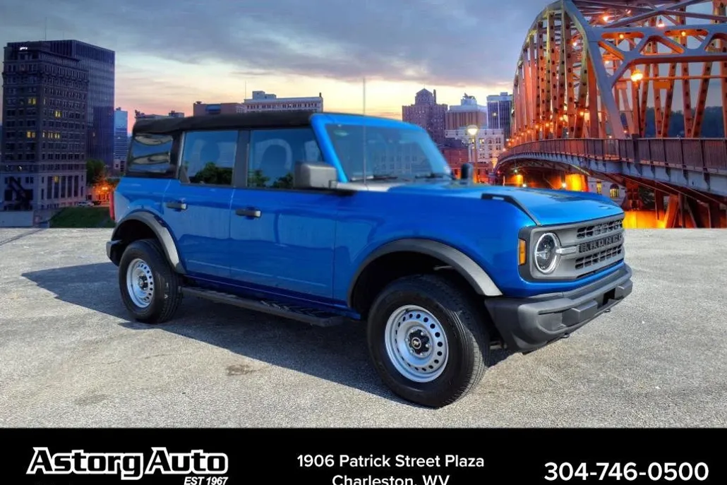 2023 Ford Bronco Base photo 1