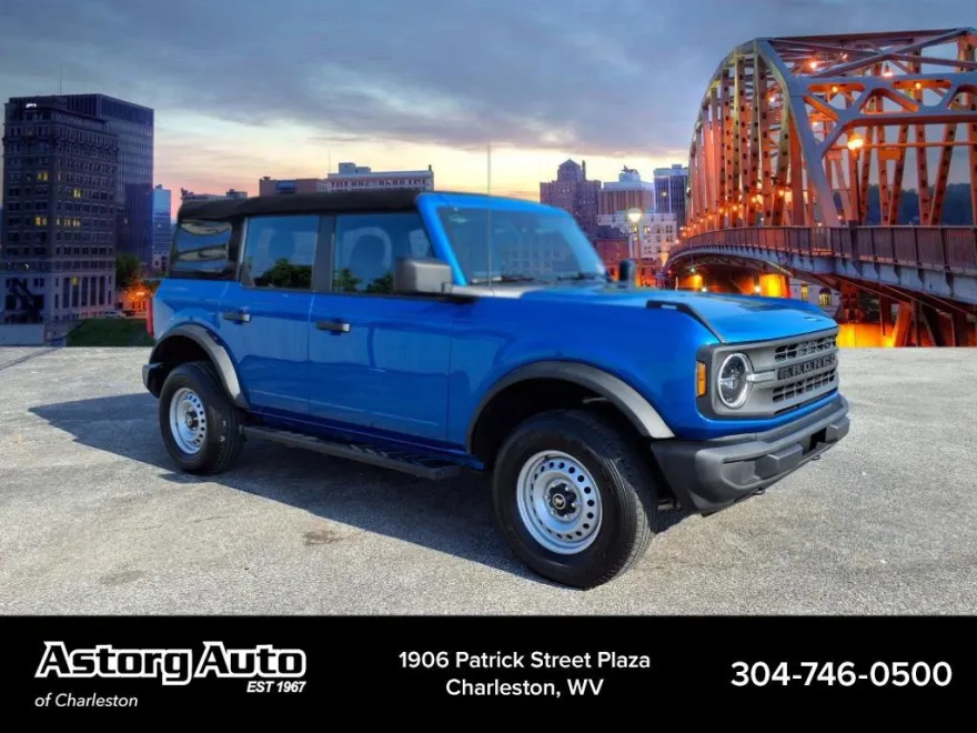 2023 Ford Bronco Base photo 1
