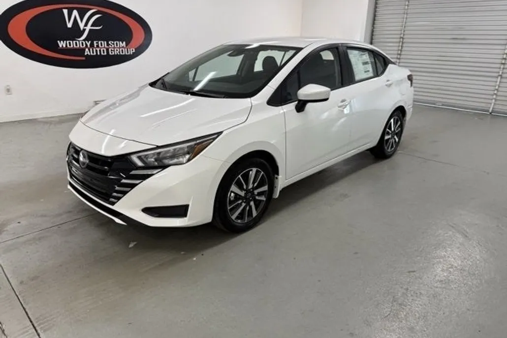 2025 Nissan Versa SV photo 1