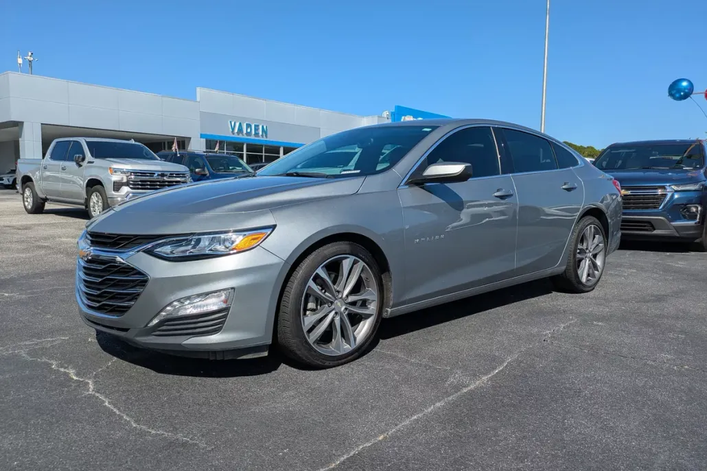 2023 Chevrolet Malibu 2LT photo 1
