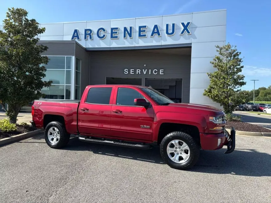2018 Chevrolet Silverado 1500 LT photo 1