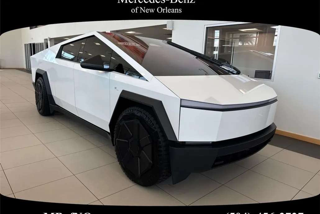 2024 Tesla Cybertruck photo 1