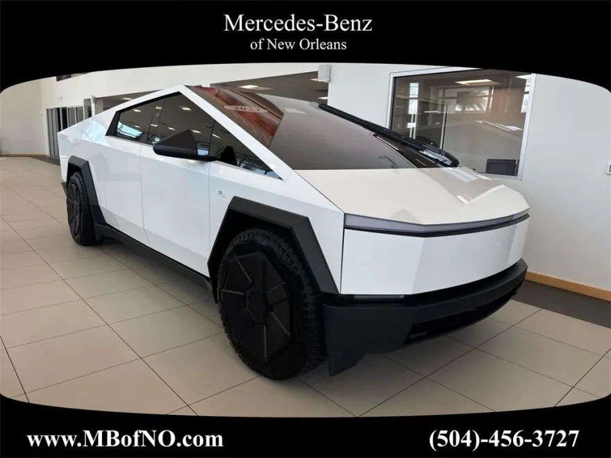 2024 Tesla Cybertruck photo 1