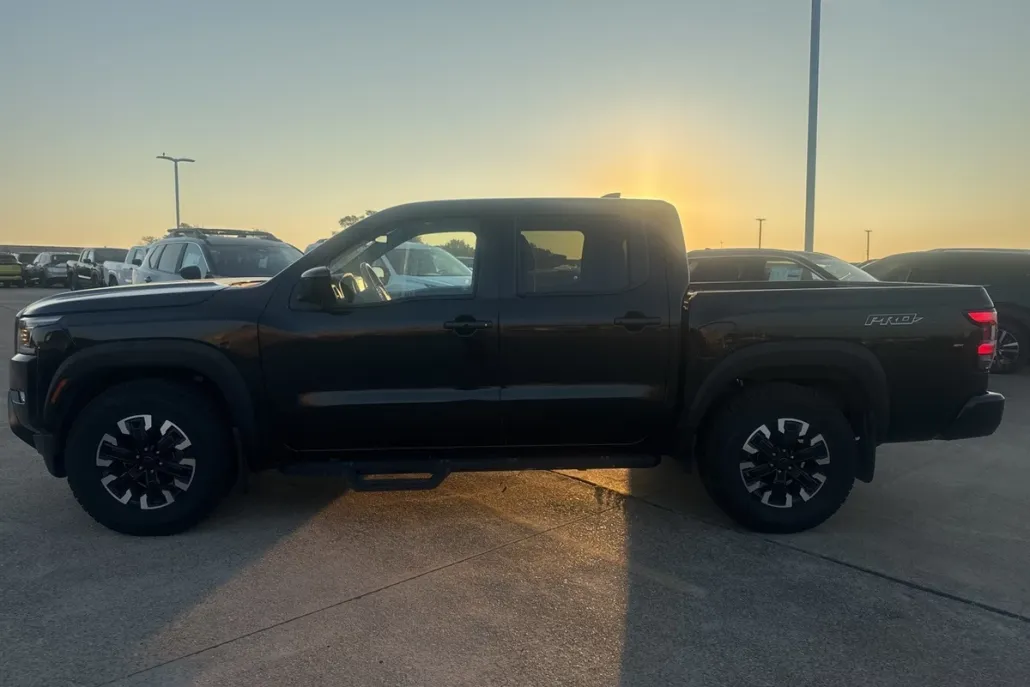 2023 Nissan Frontier PRO-X photo 1