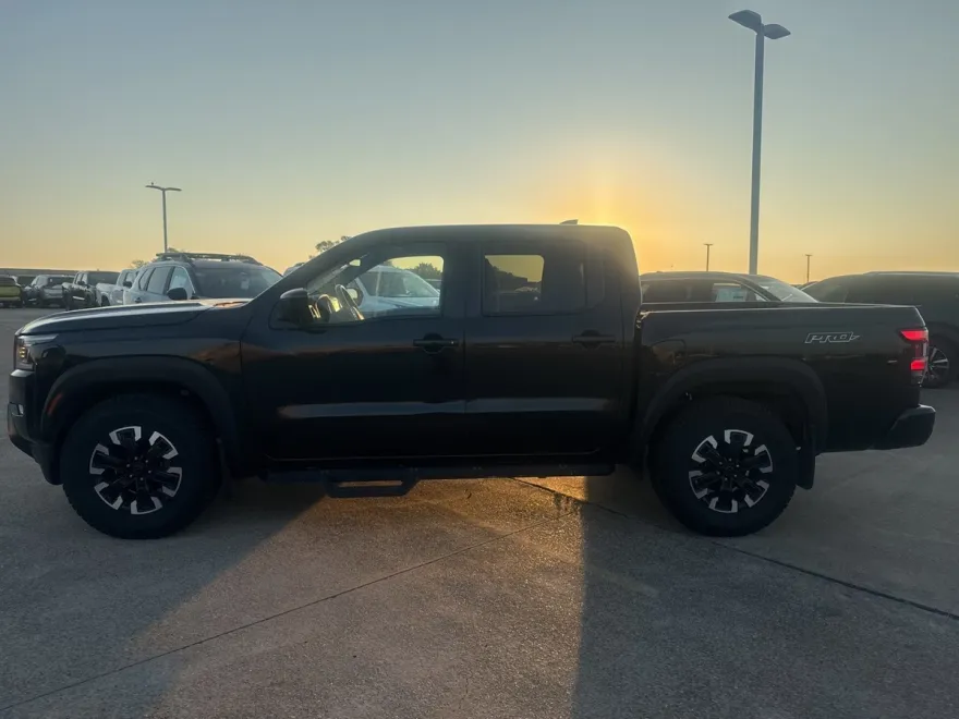 2023 Nissan Frontier PRO-X photo 1