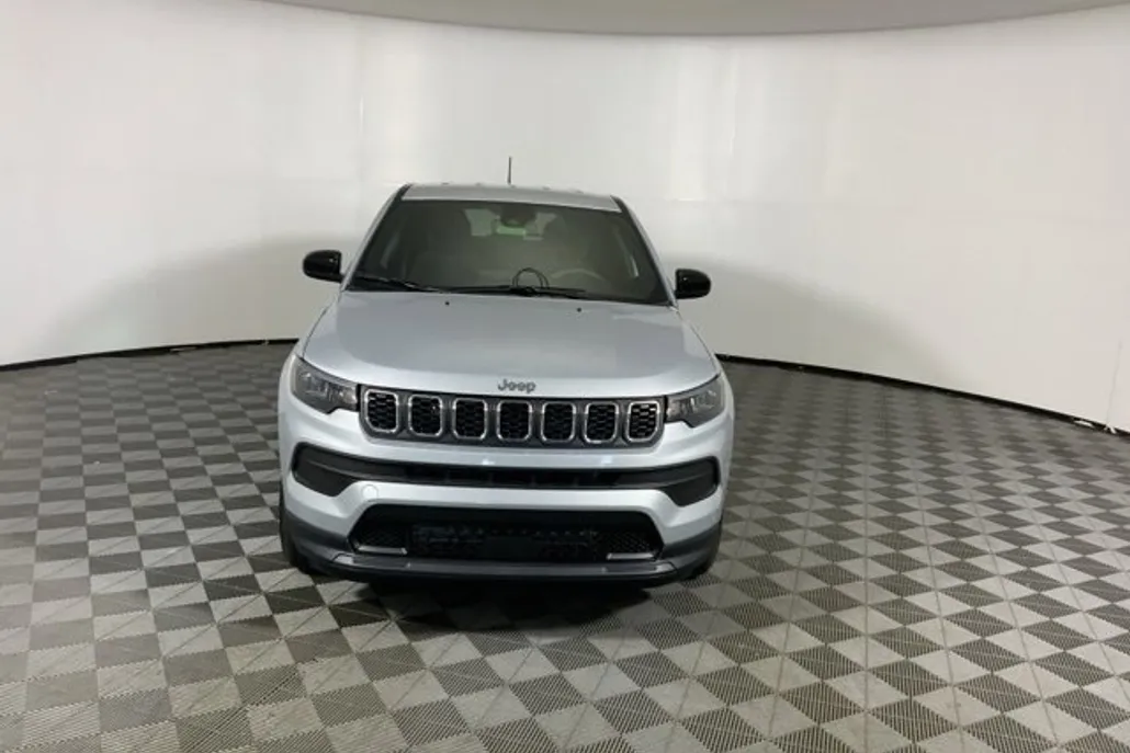 2024 Jeep Compass Sport photo 1