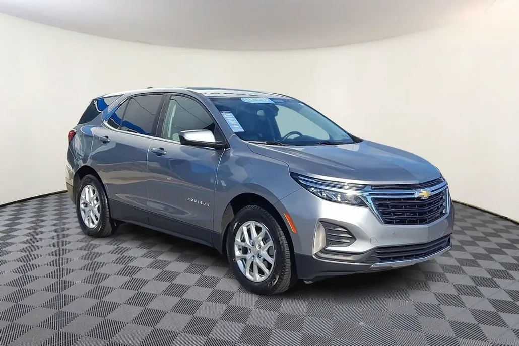 2023 Chevrolet Equinox LT photo 1