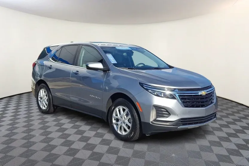 2023 Chevrolet Equinox LT photo 1