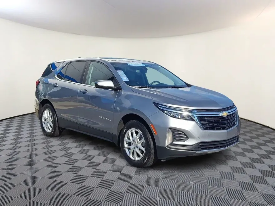 2023 Chevrolet Equinox LT photo 1