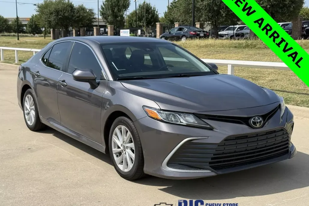 2021 Toyota Camry LE photo 1