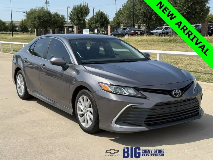 2021 Toyota Camry LE photo 1