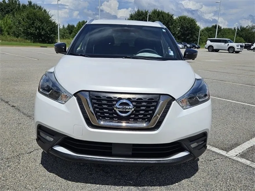 2020 Nissan Kicks SR photo 1