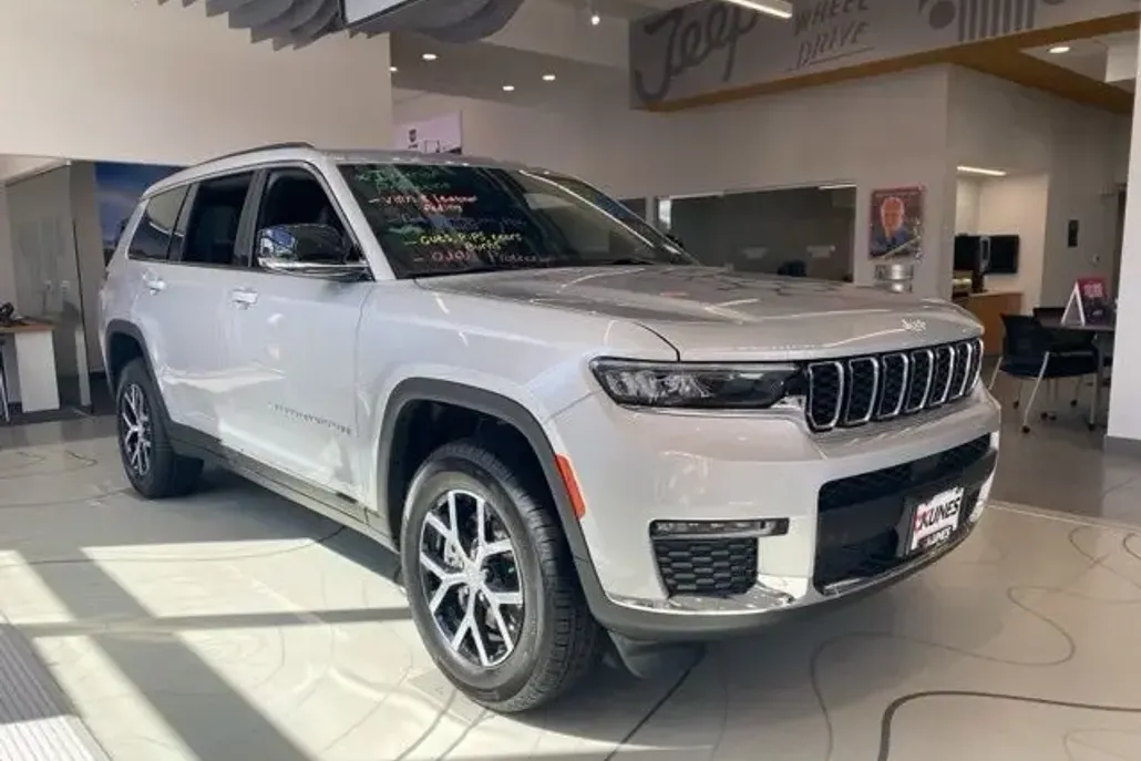 2025 Jeep Grand Cherokee Limited photo 1