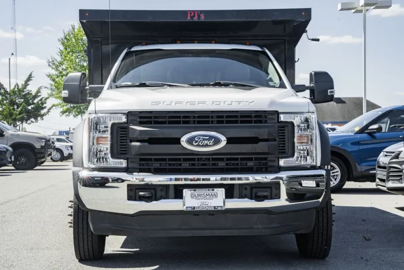 2017 Ford F-550 XL photo 1