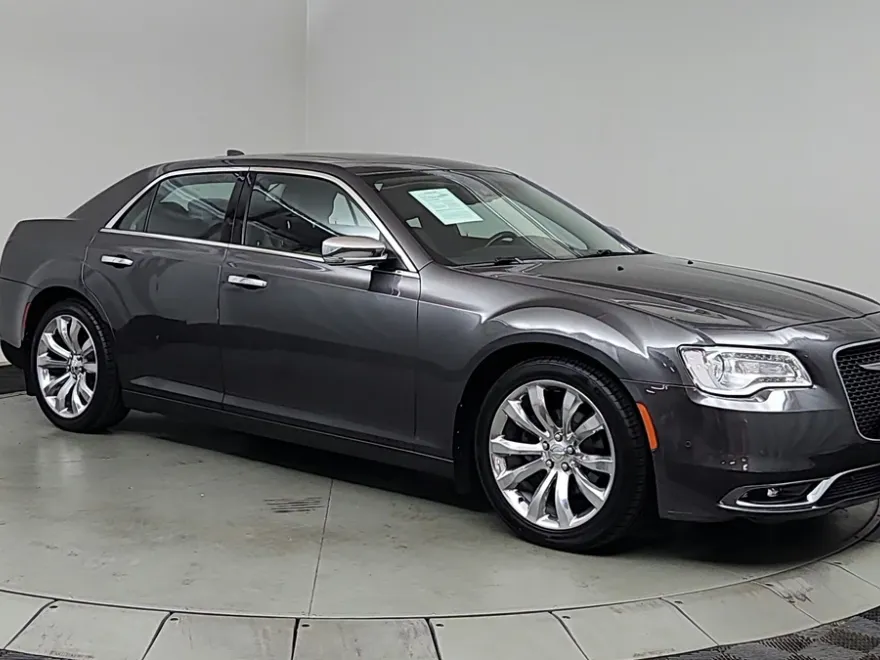 2016 Chrysler 300 C photo 1