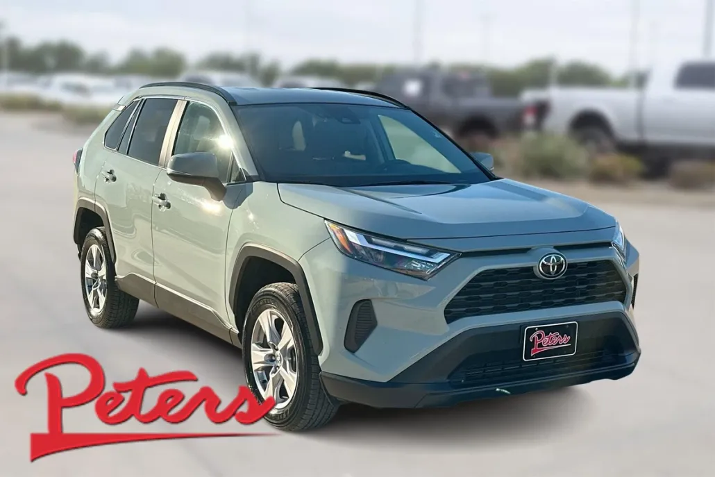 2022 Toyota RAV4 XLE photo 1