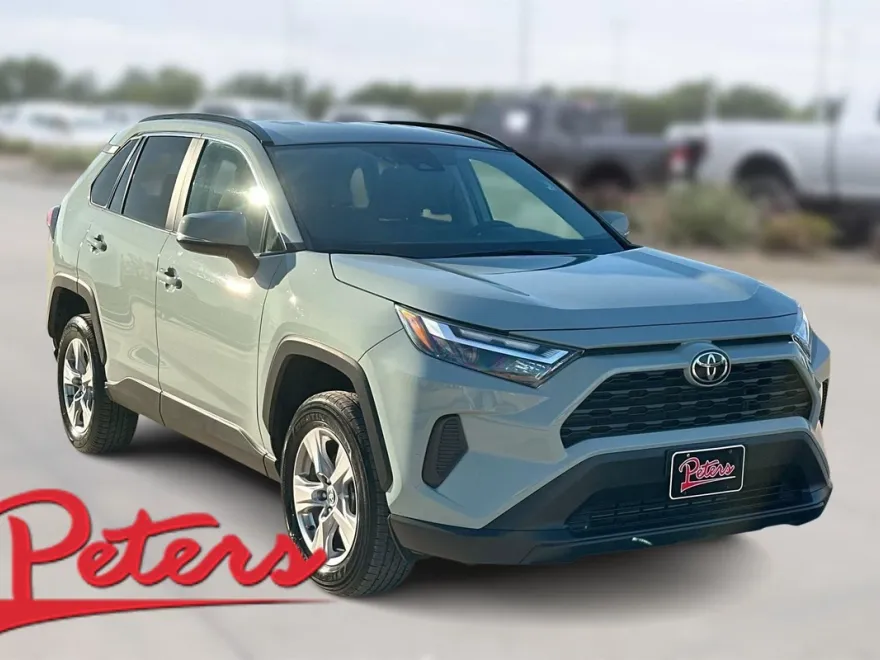 2022 Toyota RAV4 XLE photo 1