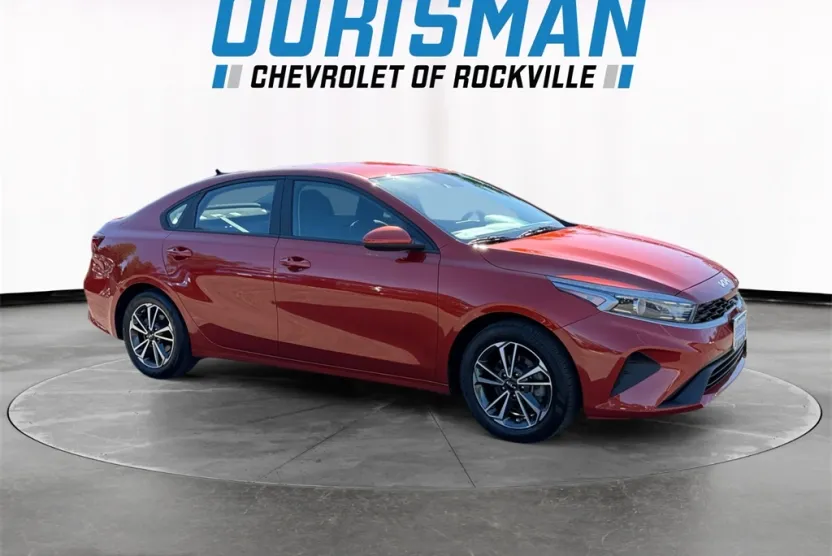 2023 Kia Forte LXS photo 1