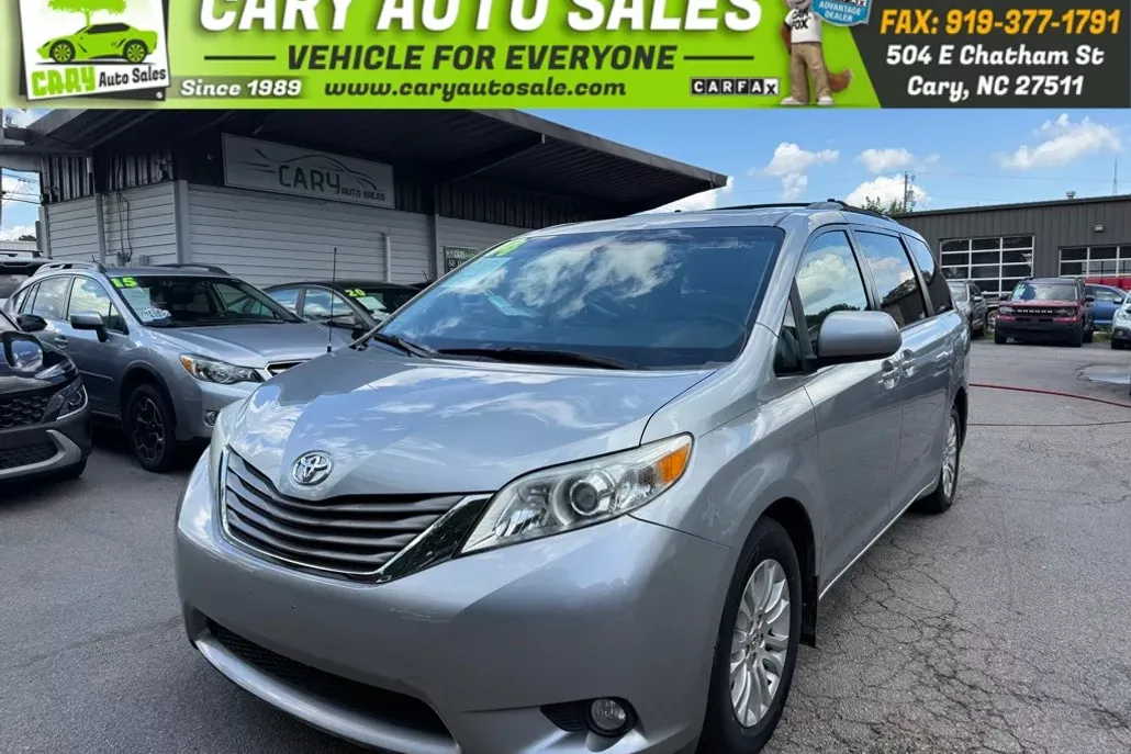 2014 Toyota Sienna XLE photo 1