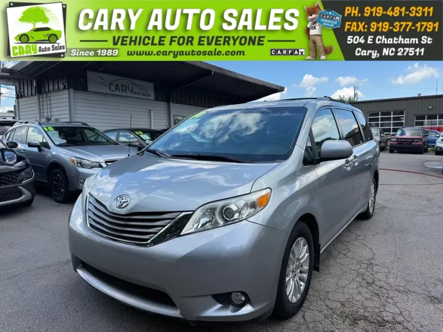 2014 Toyota Sienna XLE photo 1