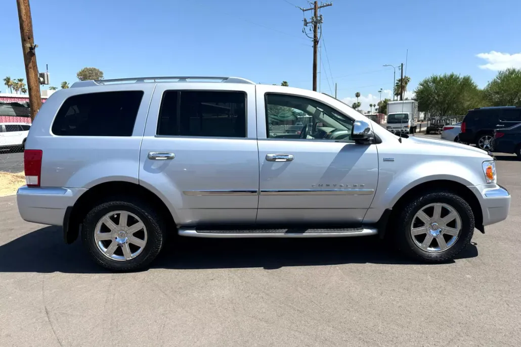2008 Chrysler Aspen Limited photo 1