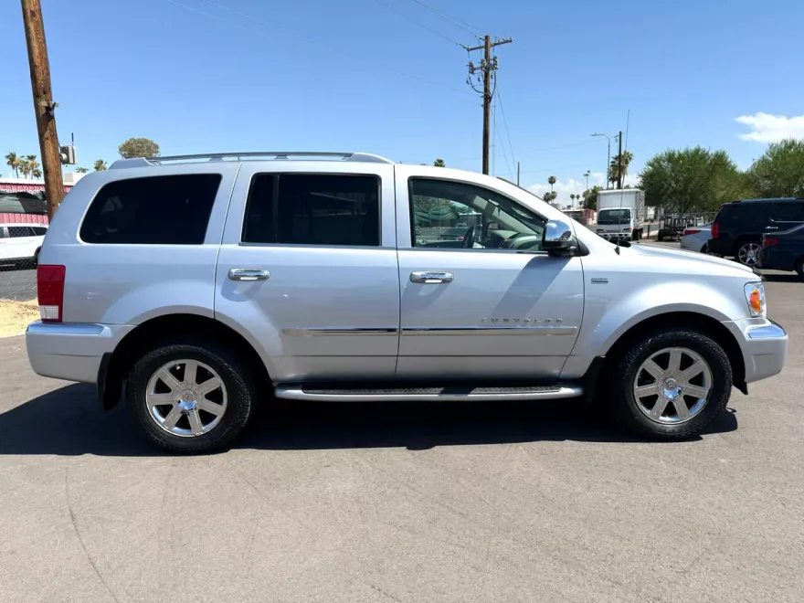 2008 Chrysler Aspen Limited photo 1