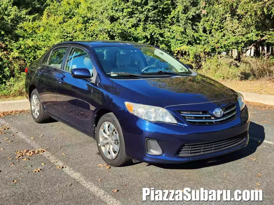2013 Toyota Corolla LE photo 1