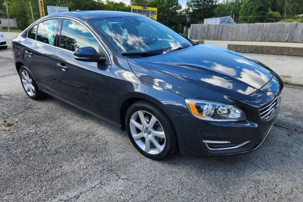 2016 Volvo S60 Premier photo 1