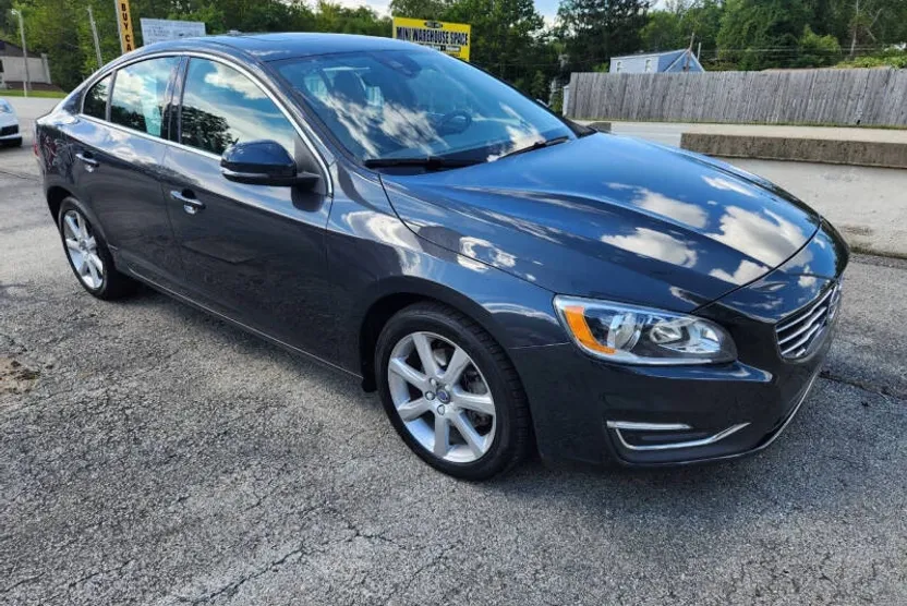2016 Volvo S60 Premier photo 1