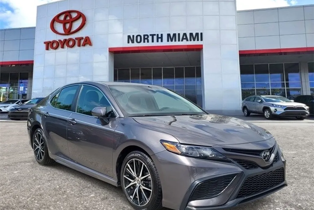 2023 Toyota Camry SE photo 1