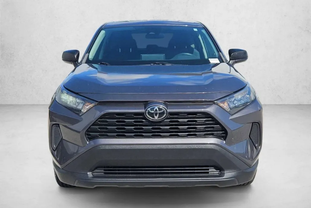 2022 Toyota RAV4 LE photo 1