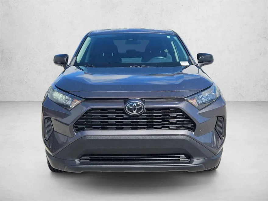 2022 Toyota RAV4 LE photo 1