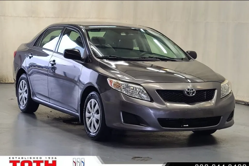 2009 Toyota Corolla LE photo 1