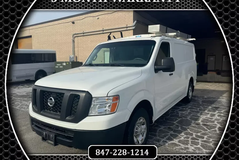 2015 Nissan NV2500 SV photo 1