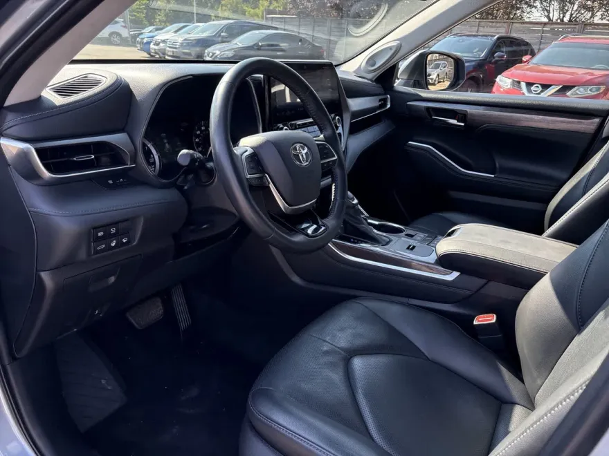2021 Toyota Highlander Limited photo 1