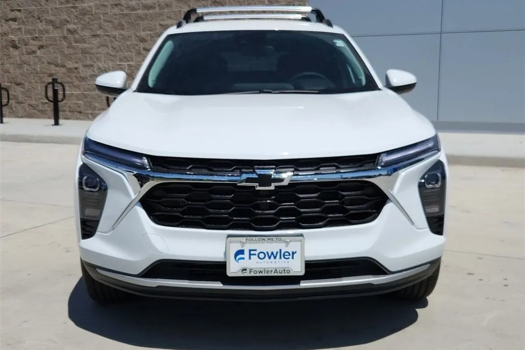2025 Chevrolet Trax LT photo 1