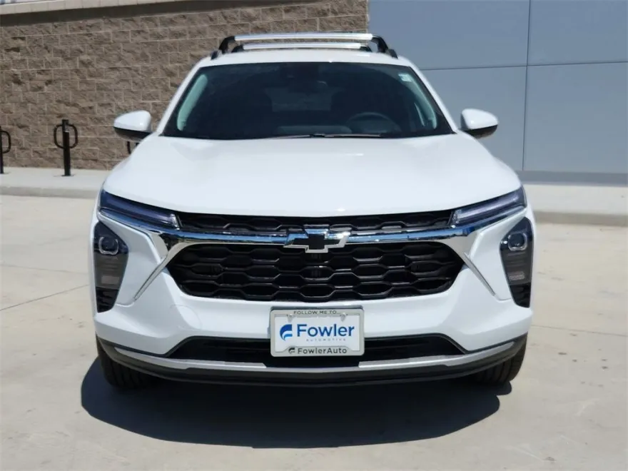 2025 Chevrolet Trax LT photo 1
