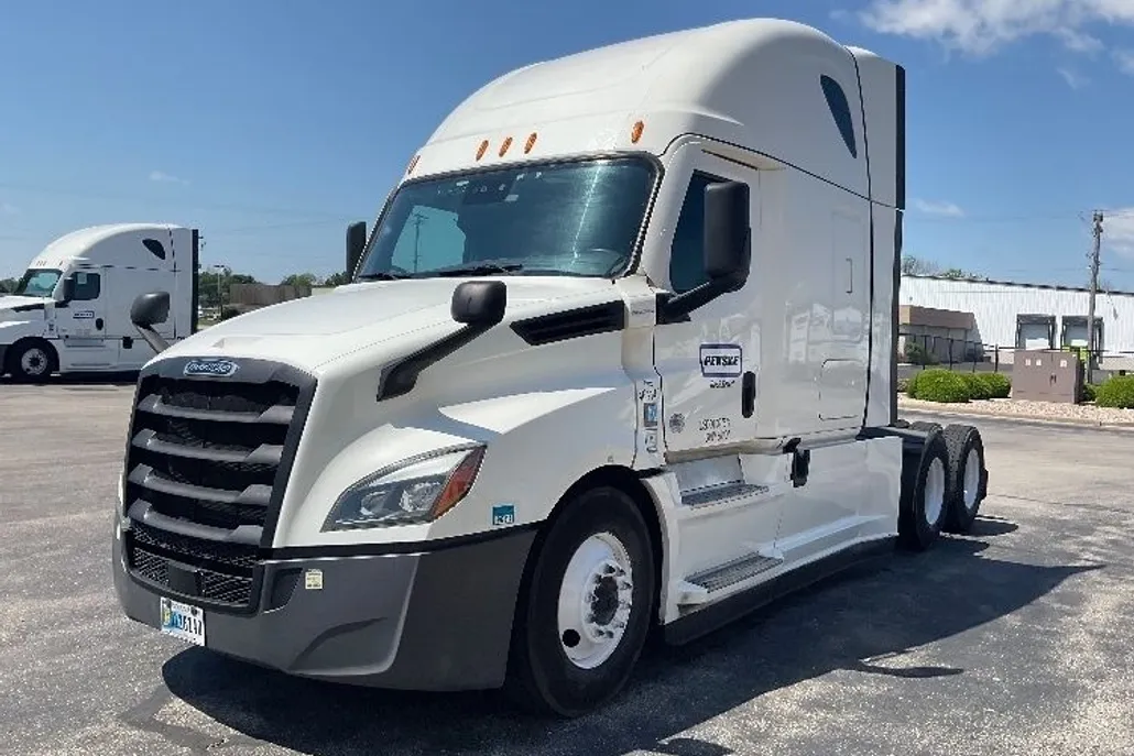 2022 Freightliner Cascadia 126" Sleeper Cab photo 1