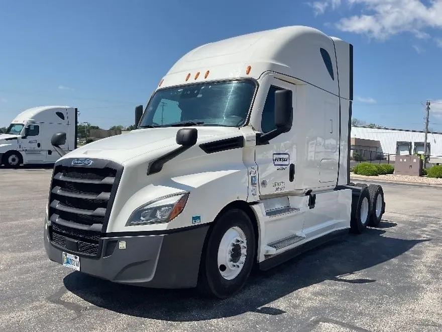 2022 Freightliner Cascadia 126" Sleeper Cab photo 1