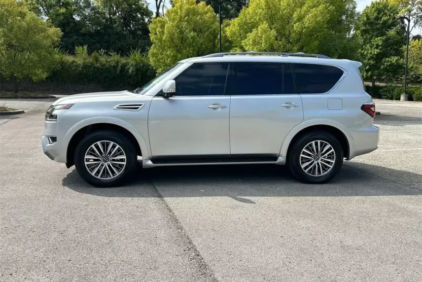 2023 Nissan Armada SL photo 1