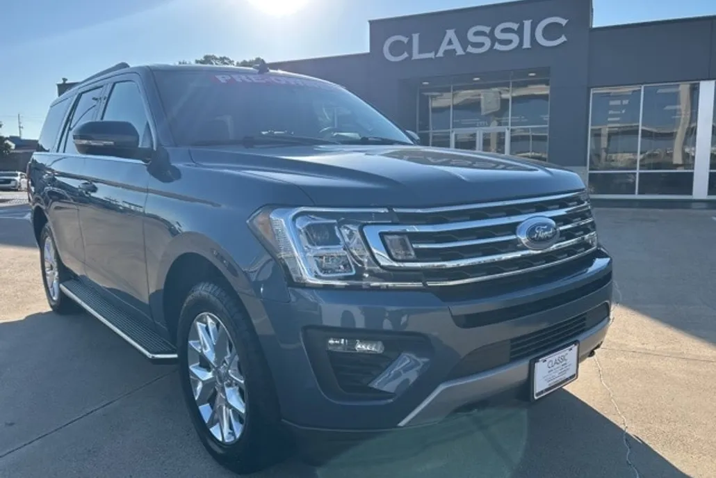 2020 Ford Expedition XLT photo 1