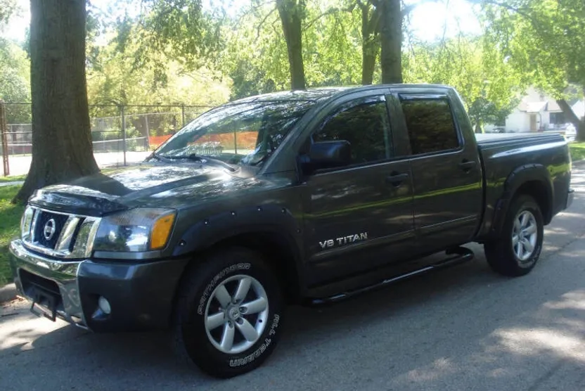 2012 Nissan Titan SV photo 1