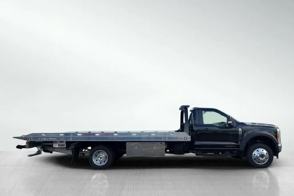 2023 Ford F-550 photo 1